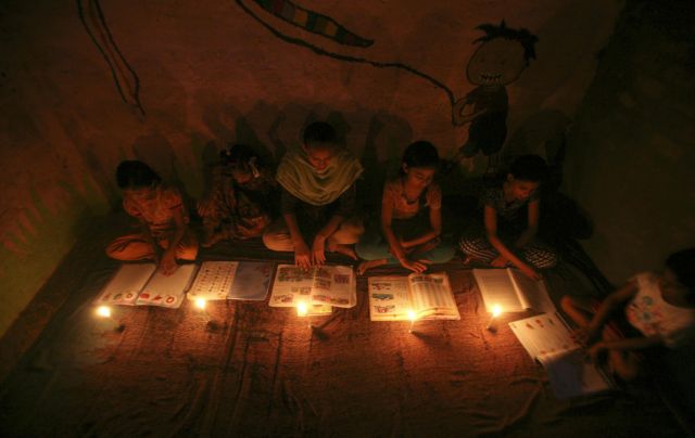 Χωρίς ηλεκτρικό ρεύμα, για δεύτερη ημέρα, η μισή Ινδία