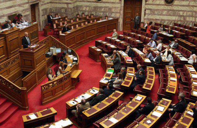 Με έξι «διαρροές» από το ΠΑΣΟΚ ψηφίστηκαν οι αλλαγές στο νόμο για τα ΑΕΙ