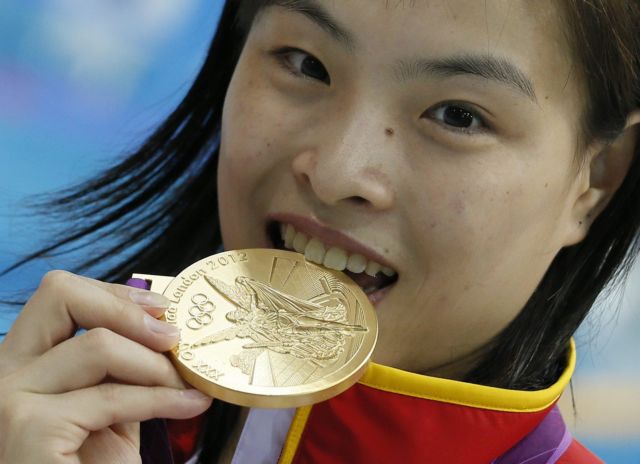 Αποκλεισμένη και χωρίς πραγματική επαφή με την οικογενειά της η Κινέζα «χρυσή» καταδύτρια!