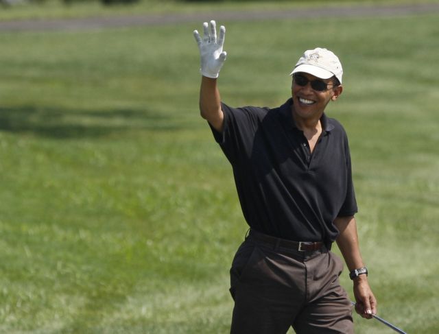 Παίζοντας γκολφ γιόρτασε ο Μπαράκ Ομπάμα τα 51α γενέθλιά του