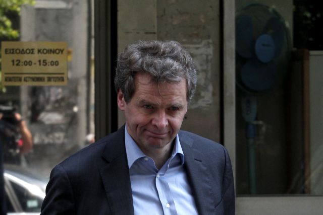 Περικοπές και στις συντάξεις κάτω των 1.400 ευρώ εξετάζει η κυβέρνηση