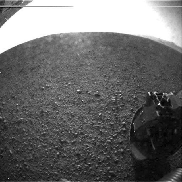 Τις πρώτες φωτογραφίες από τον Άρη μετέδωσε το Curiosity