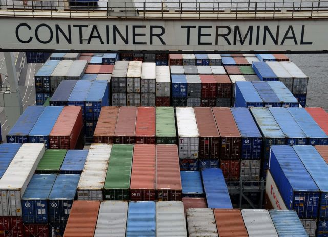 Μείωση εισαγωγών και εξαγωγών για τη Γερμανία, καθώς επεκτείνεται η κρίση