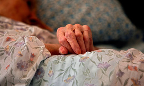 Πώς επηρεάζεται η θνησιμότητα ηλικιωμένων με πυρετό από τη χρήση ανεμιστήρα ή κλιματιστικού