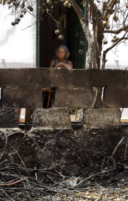 Βελτιώνεται η κατάσταση στο μέτωπο της πυρκαγιάς στα Κανάρια Νησιά