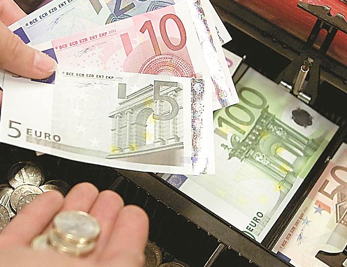 Έκτακτη εισφορά σε όσους εισέπραξαν υψηλό εφάπαξ μελετά η κυβέρνηση