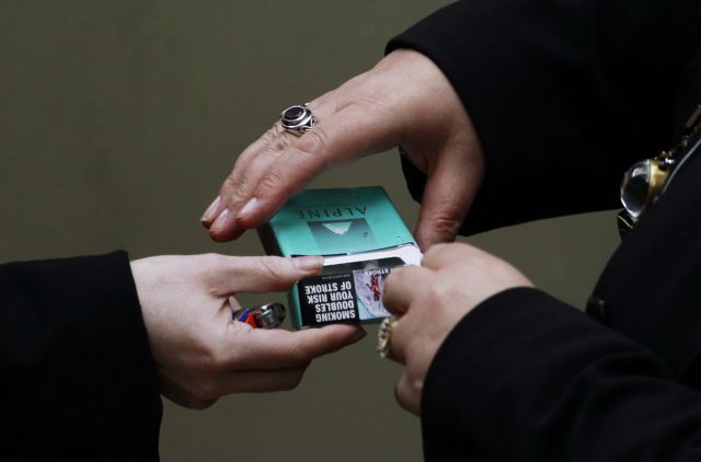 Οι καπνοβιομηχανίες στην Αυστραλία έχασαν τη μάχη ενάντια στα ομοιόμορφα πακέτα