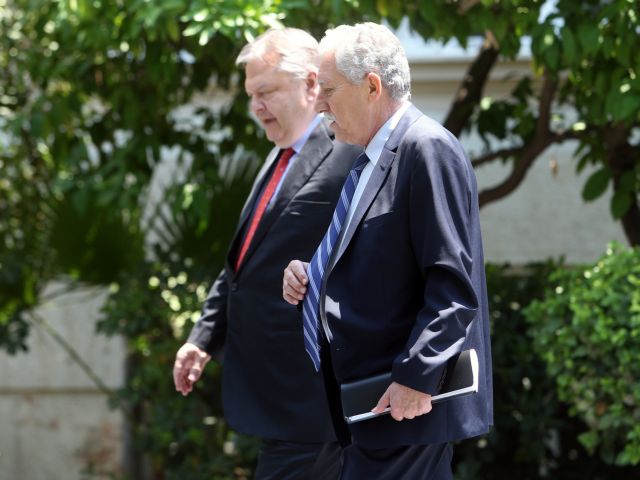 Διαβουλεύσεις των πολιτικών αρχηγών για νέα σύσκεψη πριν το ραντεβού Σαμάρα-Γιούνκερ