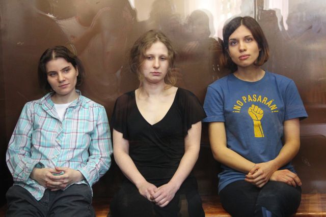 Σε φυλάκιση δύο ετών «για χουλιγκανισμό» καταδικάστηκαν οι Pussy Riot