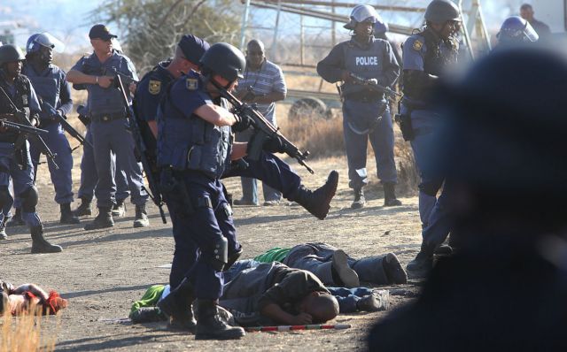 Νεκροί 34 εργάτες στις συγκρούσεις με την αστυνομία σε ορυχείο της Ν.Αφρικής