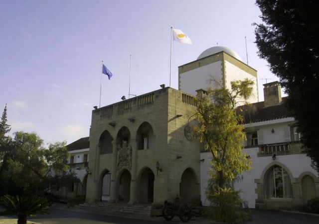 Θετικά βλέπουν στην Κύπρο τα σενάρια για νέο «κούρεμα» του ελληνικού χρέους