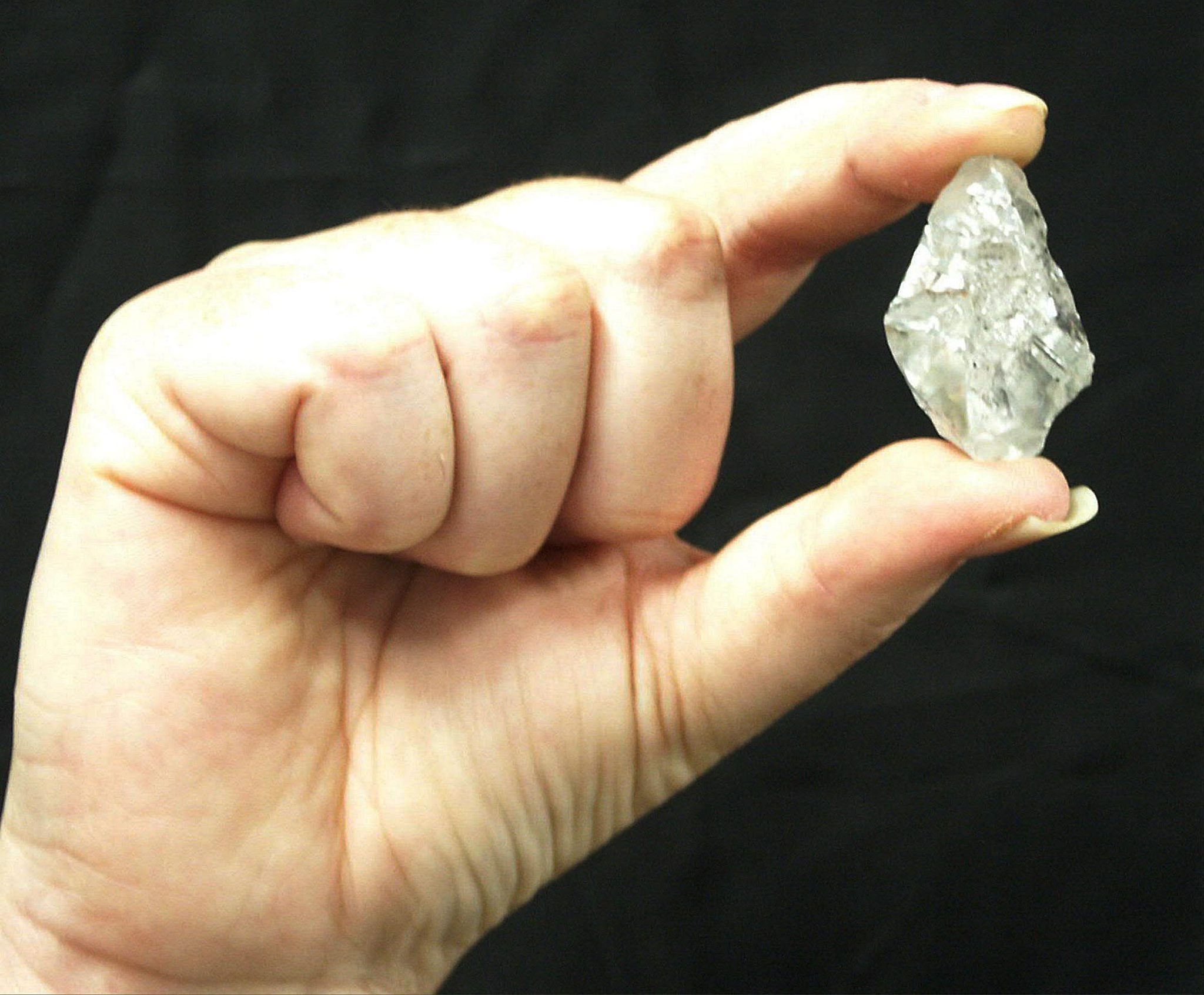 Νέα μορφή πολύ σκληρού άνθρακα χαράζει ακόμα και διαμάντι