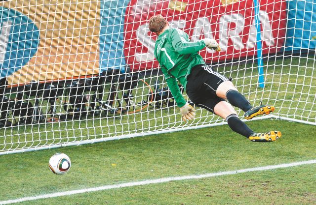 Αγγλία και Ισπανία παίζουν μπάλα