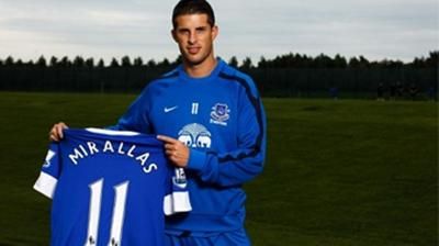 «Ζαχαρωτό» και με τη βούλα ο Μιραλάς, υπέγραψε στην Έβερτον