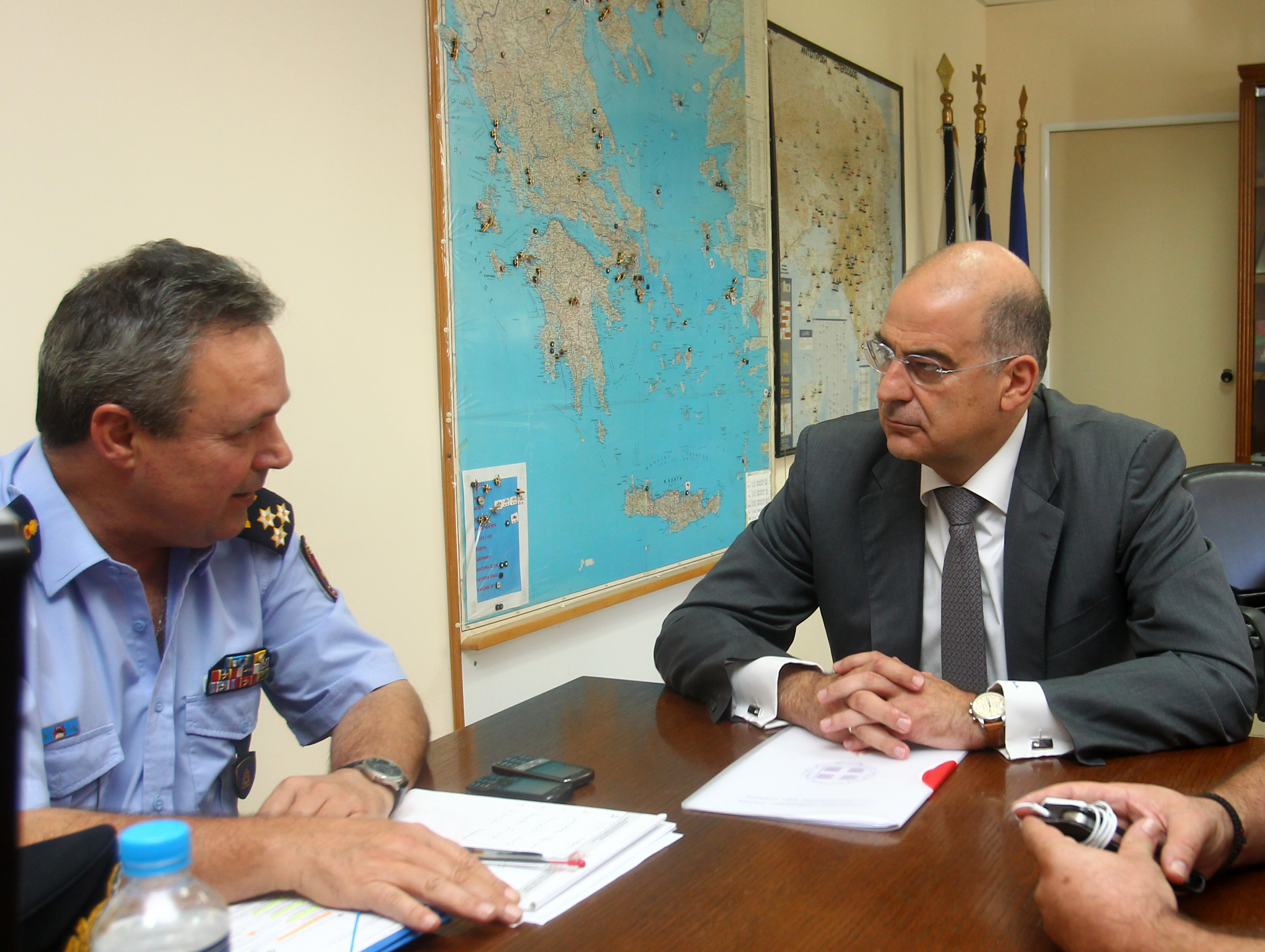 Και η ΕΥΠ στις έρευνες για τις φωτιές στη Χίο με εντολή Δένδια