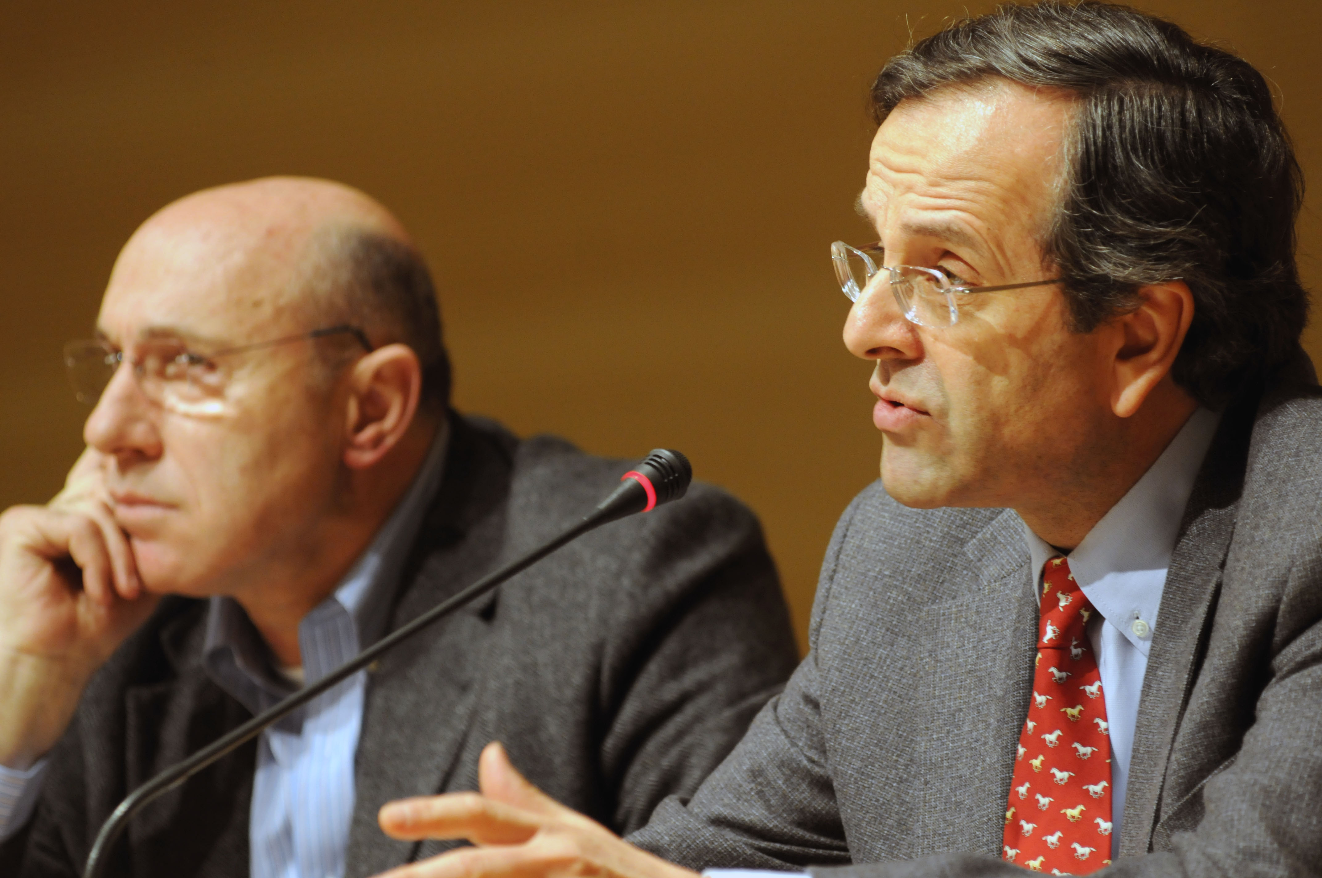 Επιστολή καλλιτεχνών στον πρωθυπουργό για την παραμονή Λούκου στο Φεστιβάλ