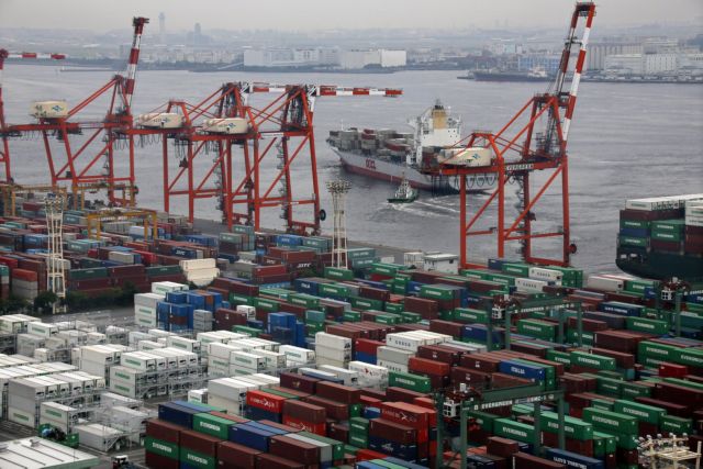 Σε τροχιά ύφεσης παραμένουν μεταποίηση και υπηρεσίες στην Ευρωζώνη