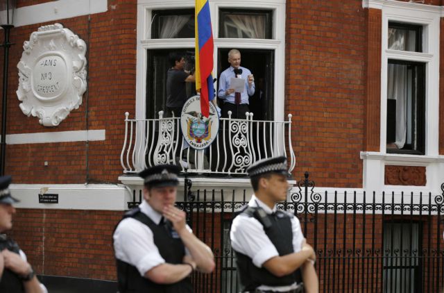 Αποσύρθηκε η απειλή εισβολής στην πρεσβεία για σύλληψη του Ασάνζ, λέει ο Ισημερινός