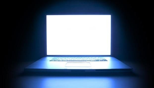 Το φως της οθόνης «αποσυντονίζει το βιολογικό ρολόι»