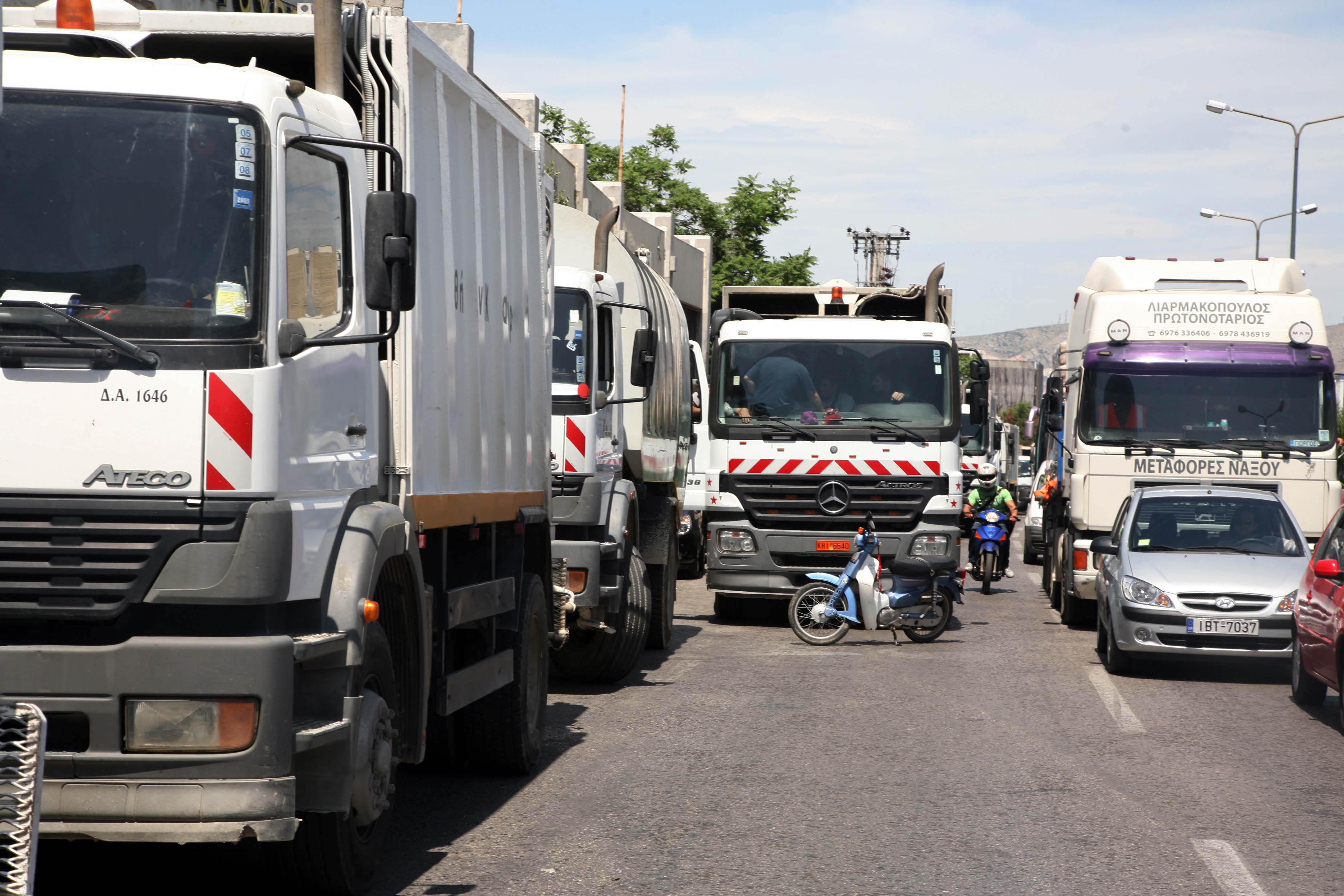 Συγκέντρωση διαμαρτυρίας των δήμων της Αττικής στο κέντρο της Αθήνας