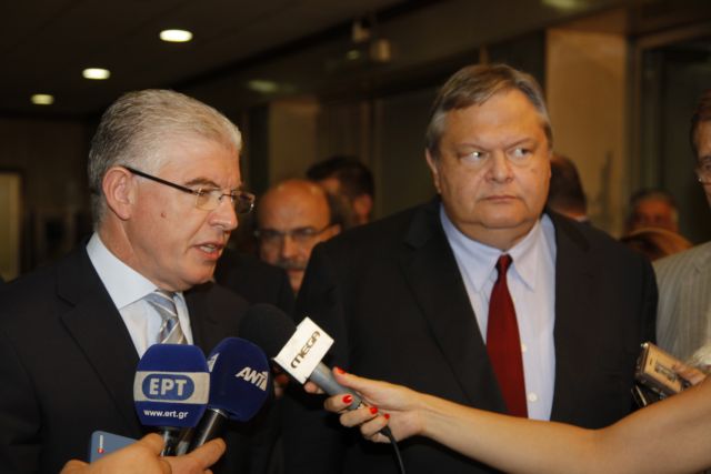 Λύση για να μην πραγματοποιήσουν κινητοποιήσεις οι φαρμακοποιοί αναζητά το υπουργείο Υγείας