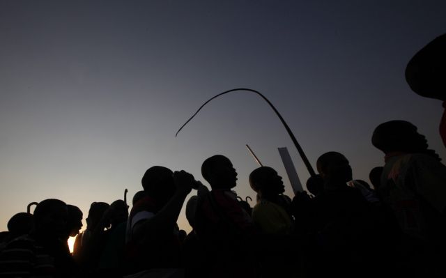 Τους ανθρακωρύχους επιχειρούν να κατηγορήσουν για τη δολοφονία των απεργών στη Ν.Αφρική