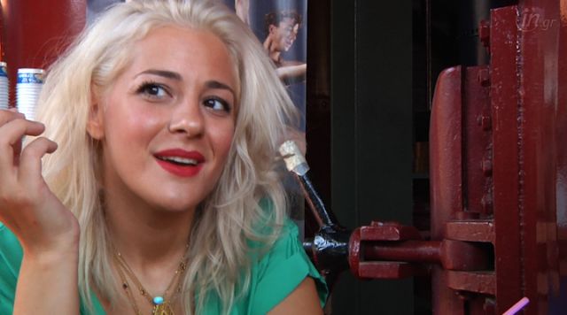 Η Νατάσσα Μποφίλιου μιλά στο in.gr για τις φωτεινές της μέρες