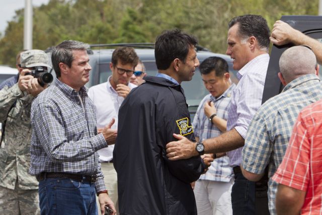 Την πληγείσα από τον «Ισαάκ» Λουιζιάνα επισκέφθηκε ο Μιτ Ρόμνεϊ