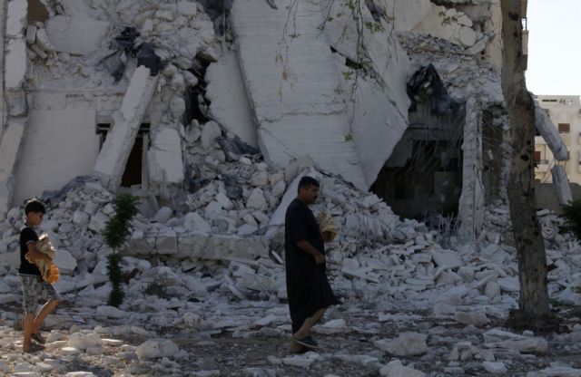 Βομβιστικές επιθέσεις και βομβαρδισμοί στη Συρία, ουρές προσφύγων για την Τουρκία