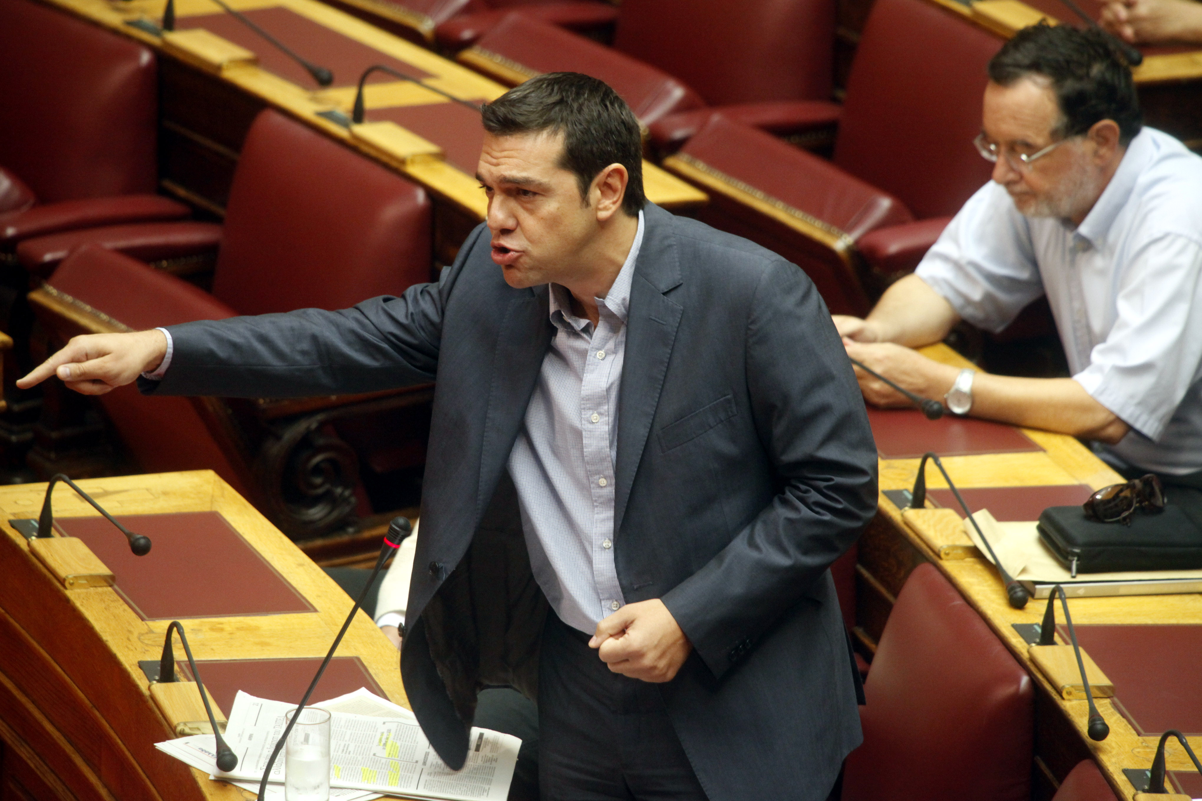 «Πόλεμος» ΝΔ – ΣΥΡΙΖΑ για το «μακάρι να είχαμε γίνει Αργεντινή» του Αλ.Τσίπρα