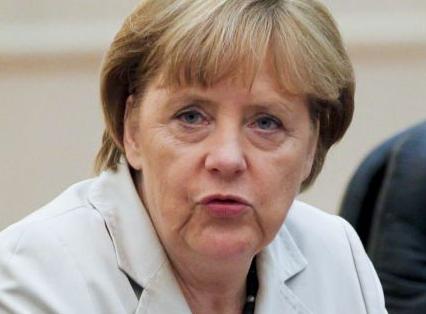 Η Μέρκελ θέλει να κρατήσει οπωσδήποτε την Ελλάδα στην Ευρωζώνη, σύμφωνα με το Spiegel