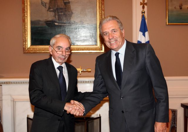 Με τον Ιταλό πρώην πρωθυπουργό Τζ.Αμάτο συναντήθηκε ο Δ.Αβραμόπουλος