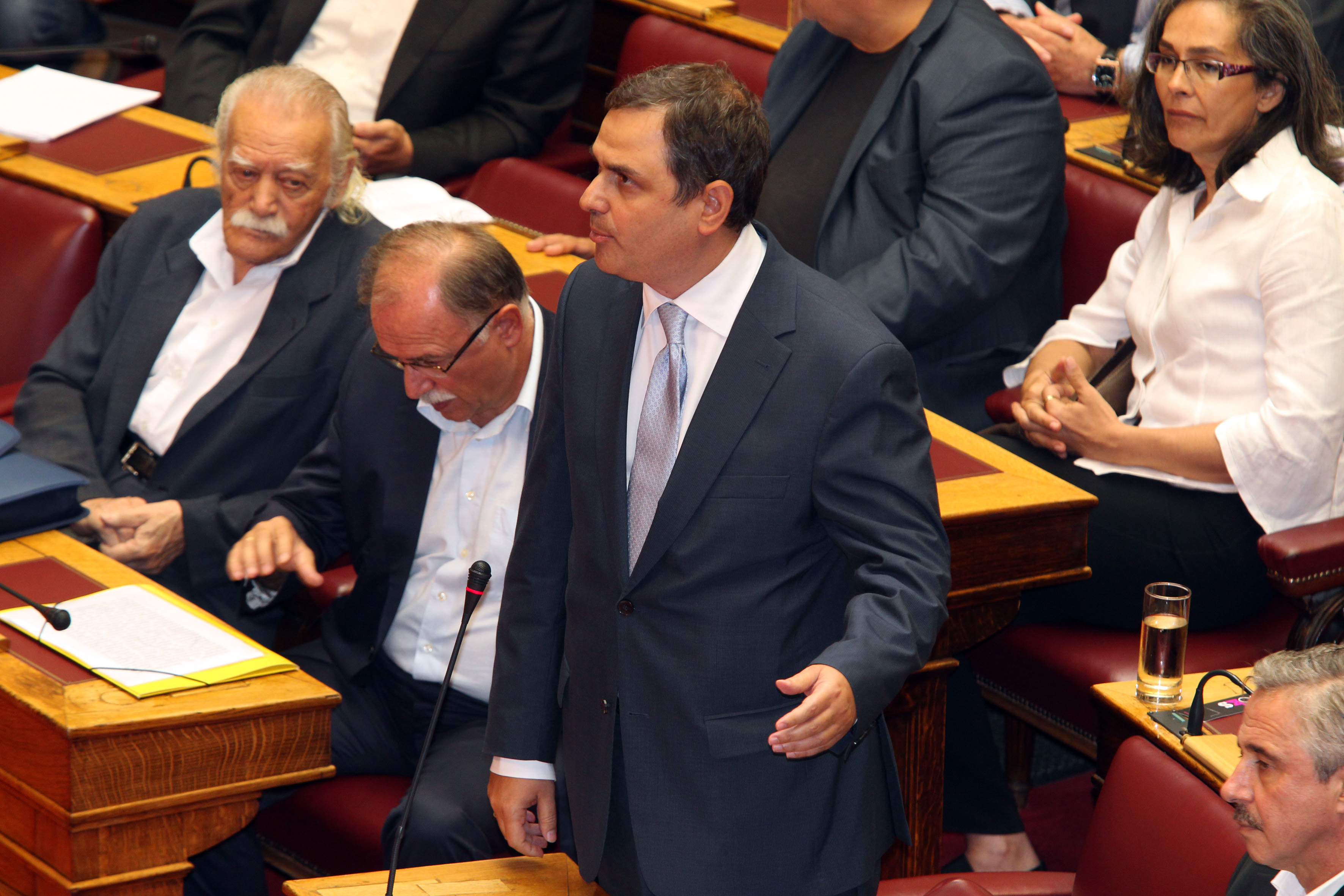 Άγρια κόντρα στη Βουλή με αφορμή δηλώσεις Σαχινίδη για την είσοδο της ΧΑ στη Βουλή