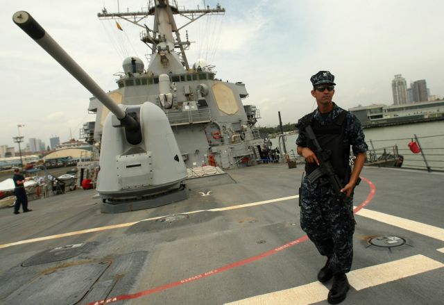 Αμερικανικά καταδρομικά κινούνται προς τη Λιβύη μετά την επίθεση στη Βεγγάζη