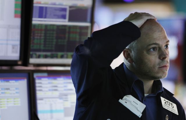 Με περιορισμένες απώλειες έκλεισαν τη Δευτέρα οι αγορές