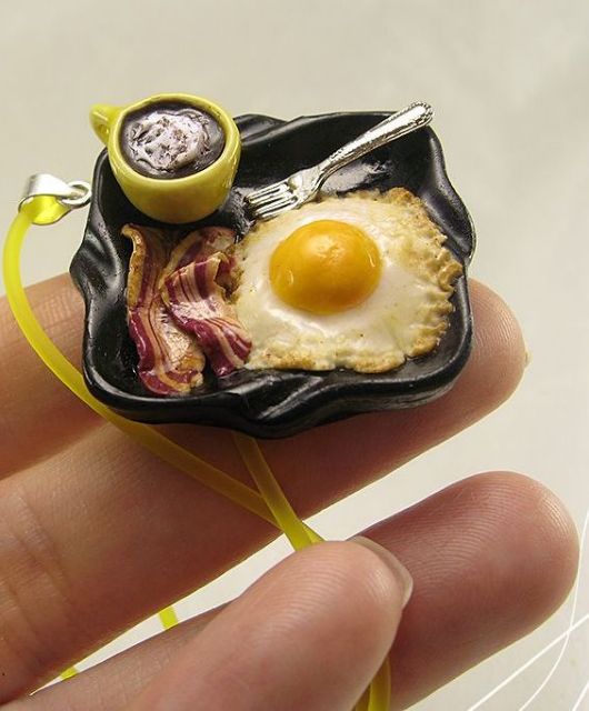 «Φόρεσα μια Ναπολιτάνα και βγήκα»: το φαγητό ως κόσμημα