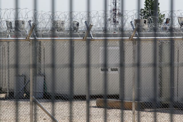 Σε Σάμο, Χίο, Λέσβο και Ρόδο τα πρώτα κέντρα κράτησης μεταναστών σε νησιά