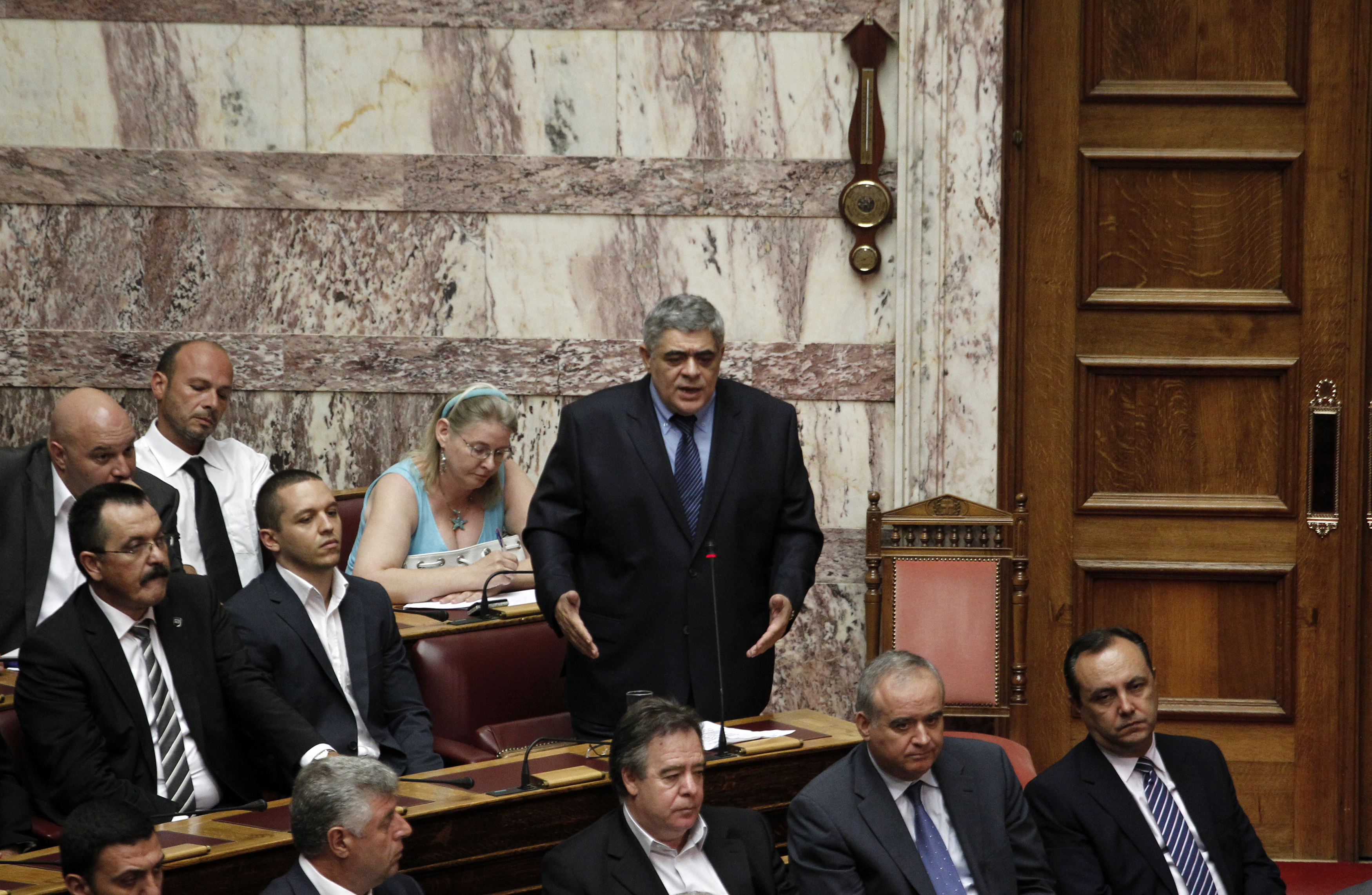 Καβγάς στη Βουλή μεταξύ χρυσαυγιτών βουλευτών και του Δ.Κυριαζίδη της ΝΔ