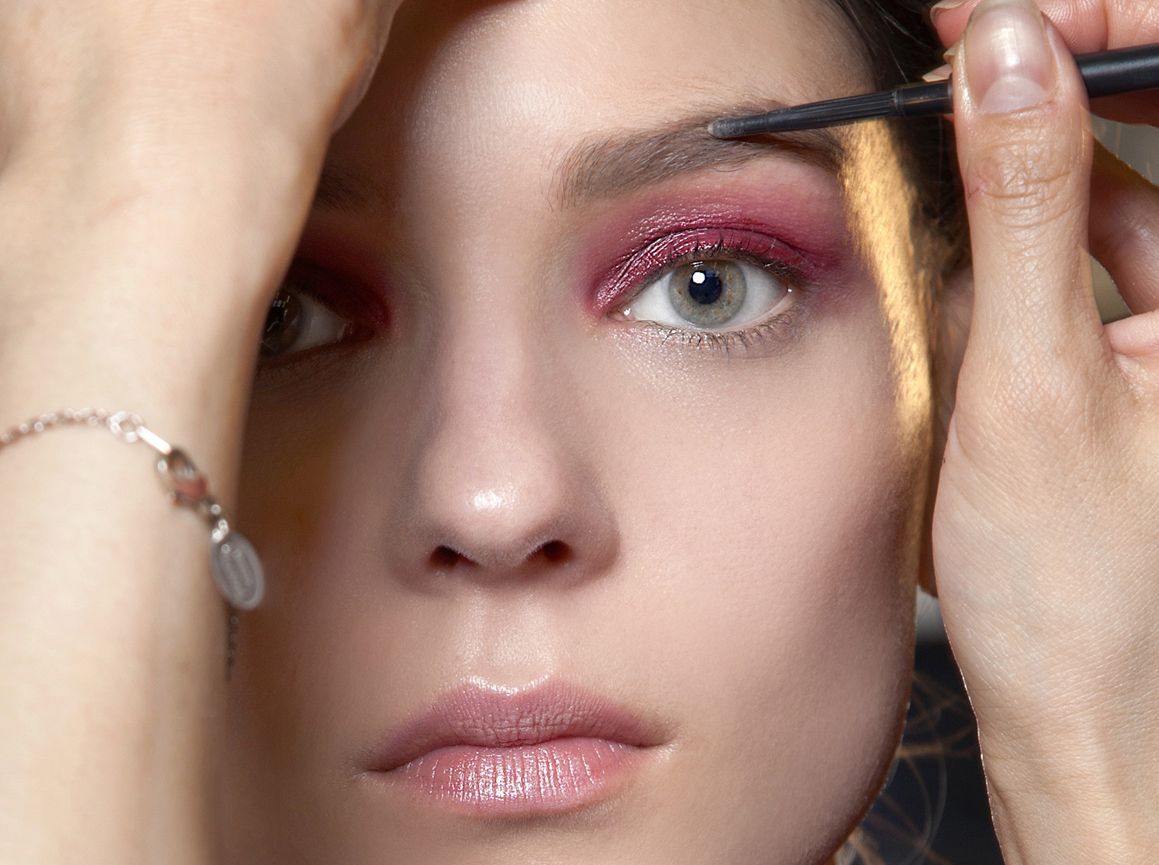 Φυσικό μπότοξ με το σωστό trimming στα φρύδια