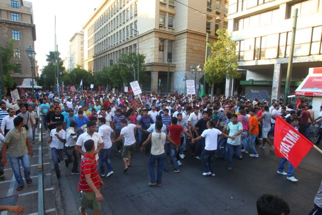 Αντιρατσιστικό συλλαλητήριο στην πλατεία Κοραή στον Πειραιά