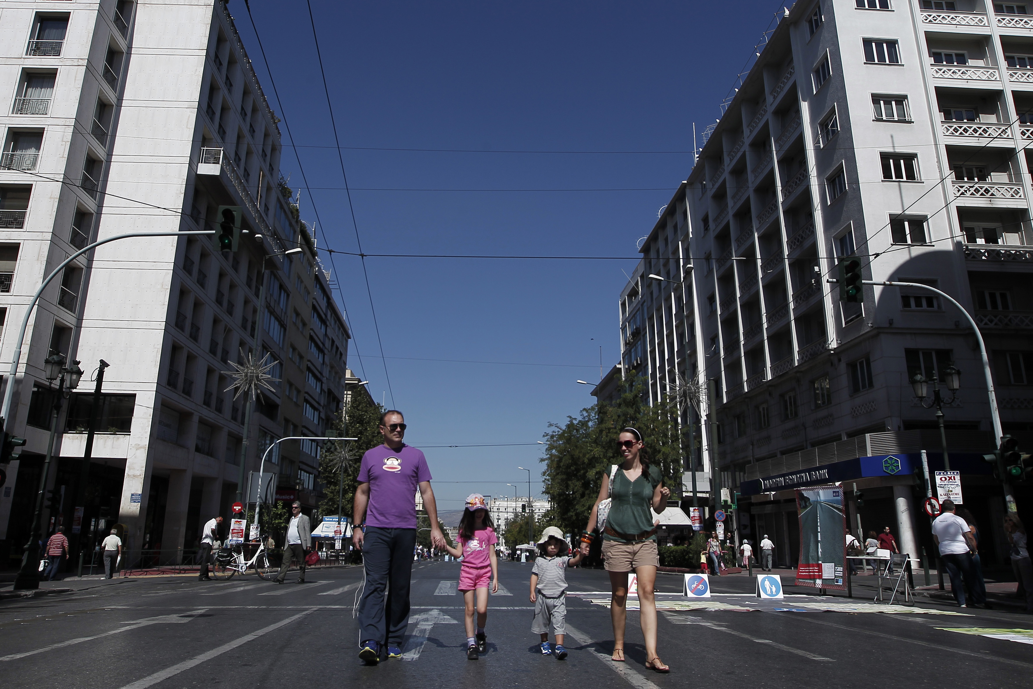 Το όμορφό τους πρόσωπο αποκάλυψαν στους πολίτες κεντρικοί δρόμοι της χώρας