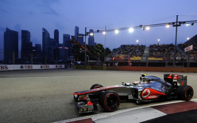 Ο Χάμιλτον την «pole» στο γκραν πρι της Σιγκαπούρης