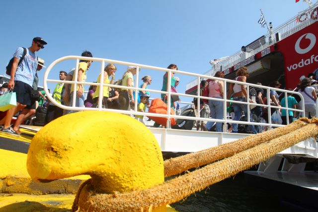Στον Πειραιά επέστρεψε λόγω βλάβης το επιβατηγό «ΕΛΛΗ-Τ»