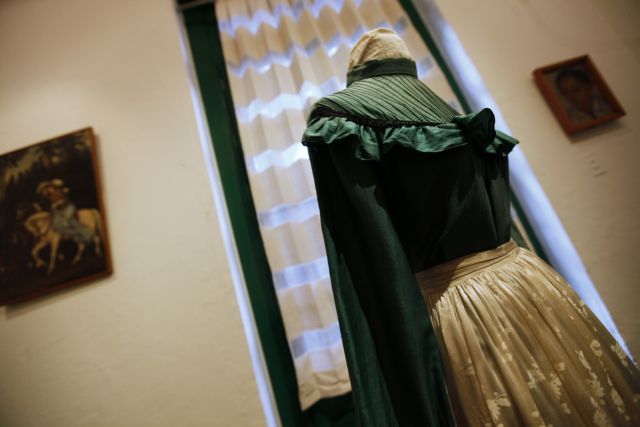 Η γκαρνταρόμπα της Φρίντα Κάλο σε έκθεση στην Πόλη του Μεξικού