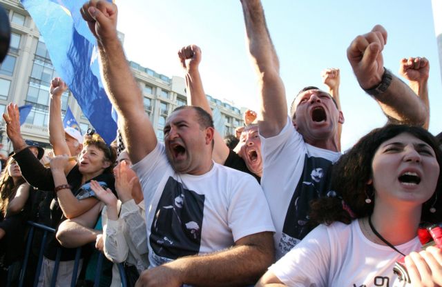 Την ανατροπή του «συστήματος Σαακασβίλι» ζήτησε μαζικά η αντιπολίτευση στη Γεωργία