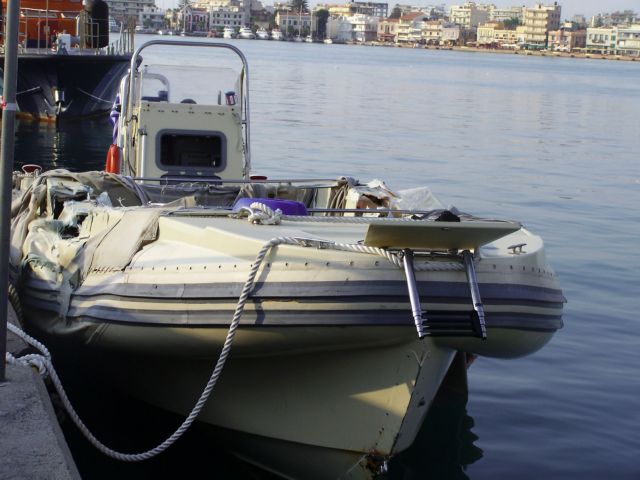 Αίσιο τέλος για τους πέντε που επέβαιναν σε φουσκωτό σκάφος