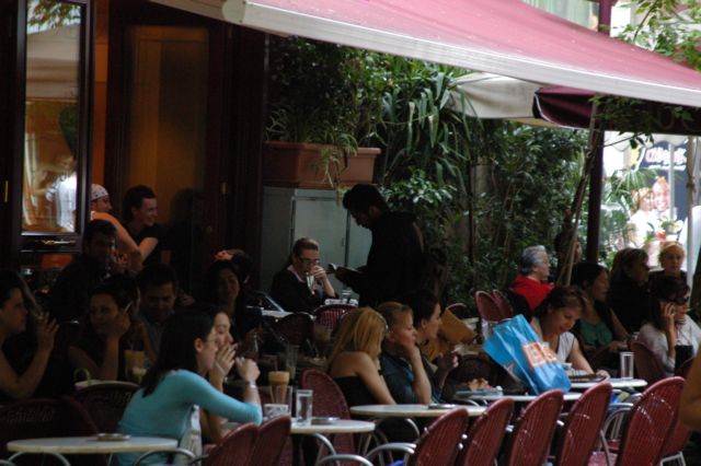 Μειωμένες τιμές σε εστιατόρια, καφέ και μπαρ στο κέντρο της Αθήνας κάθε Τρίτη