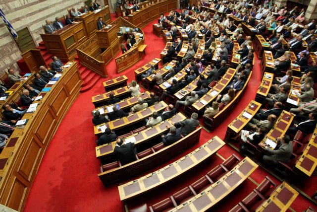 Υπερψηφίστηκε το νομοσχέδιο για τα κέντρα κράτησης μεταναστών