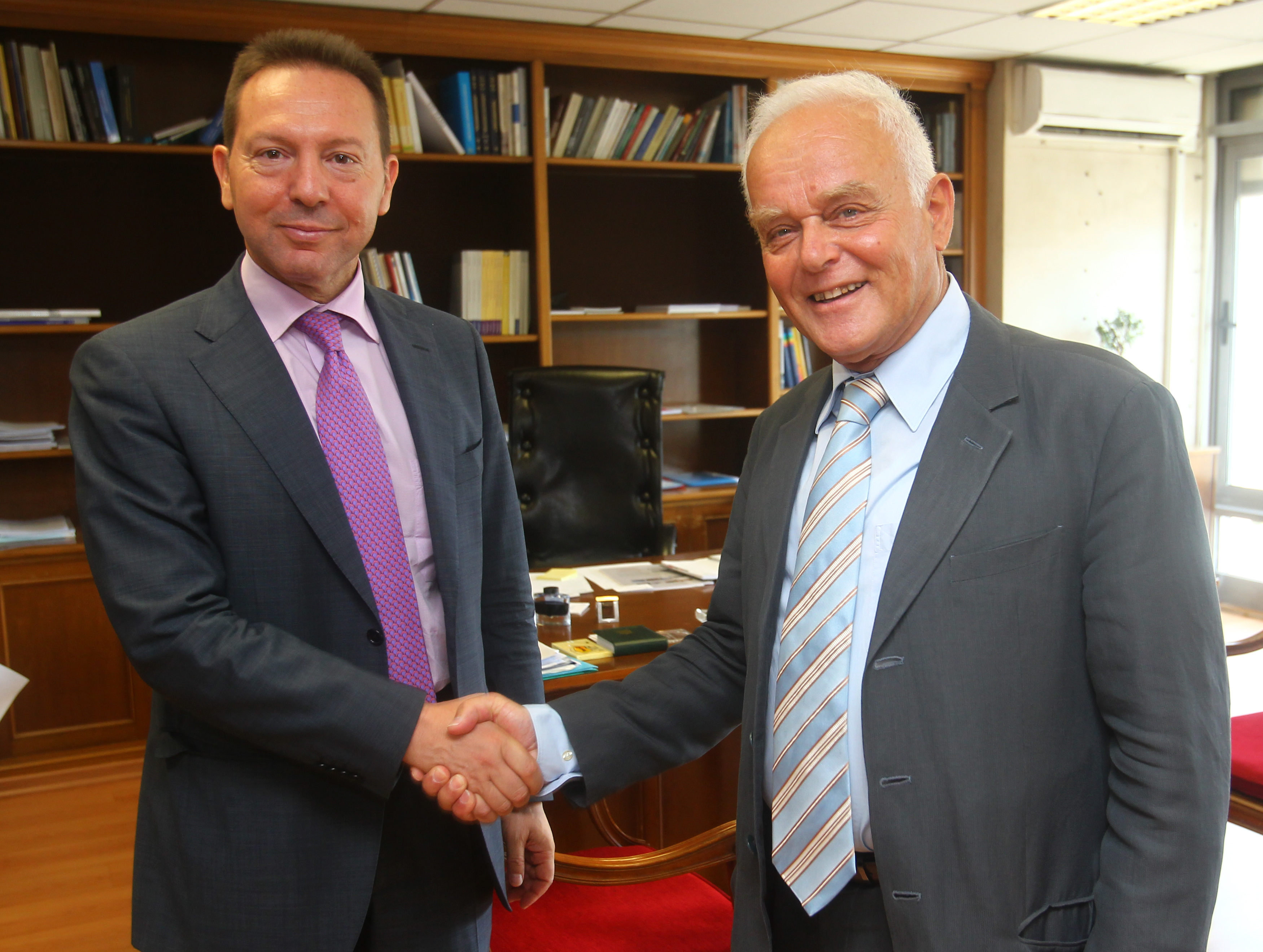 Συνάντηση Στουρνάρα-Μανιτάκη για την εξοικονόμηση από τη διοικητική μεταρρύθμιση