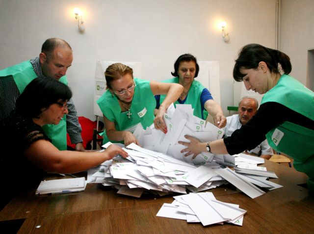 Την αντιπολίτευση δείχνουν μπροστά τα πρώτα στοιχεία των εκλογών στη Γεωργία